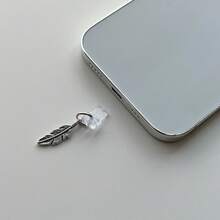 Accesorio de enchufe antipolvo de pluma de estilo japonés nuevo de aleación, compatible con iPhone, teléfonos Android con conector Tipo-C, regalo de primavera - Plateado - Ver 1