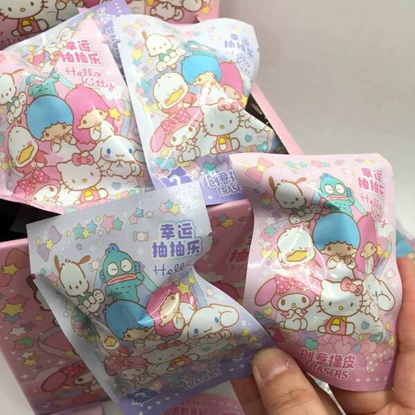 Sanrio 3 Stück Sanrio Blind Bag 3D Radierer Kulomi Melody Jade Guigou Überraschungstasche mit abnehmbaren Radierlatzen [Die aus der Blind Bag entnommenen Radierer sind alle aus der Sanrio Serie, und es können Stile enthalten sein, die nicht im Bild zu sehen sind]