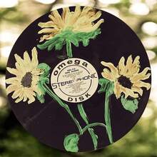 1pc 2D Flat "Music Moments Under The Sunflowers" Vintage Classic 8-Inch Round Metal Sign, Vinyl Record Wreath Metal Wall Decor Art - Perfect For Bars, Cafes, Clubs, Dorms - Ideal Gift, 2D Flat, Fits Room Decor Perfectly (Hole Style Random)