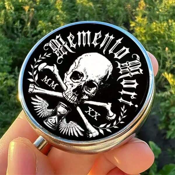 1 stuk Memento Mori ronde pillendoos, mini-medicatie-organizer met 3 compartimenten, compacte, draagbare opbergcontainer voor thuis, uniek cadeau, geschikt voor in de zak, portemonnee en op reis