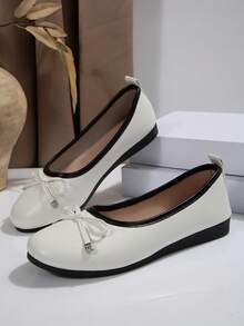 Damskie buty typu slip-on z okrągłym noskiem i czarną krawędzią Plus Size, uniwersalne baletki antypoślizgowe, oddychające codzienne buty pielęgniarskie, wygodne płaskie buty ciążowe do chodzenia - Beżowy - Zobacz 6