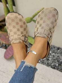 1 双卡其色刺绣休闲一脚蹬平底鞋，带按扣和铆钉装饰，圆头，包头，舒适鞋底，适合办公室、家居、户外、所有季节