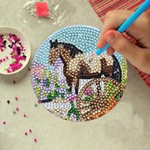 8 Stücke/Set Diamant Malerei Untersetzer Set mit Leuchtturm, Tier, Fee, Kreuz, Kürbis, Pfau, Oldtimer Untersetzern (mit Halter) - Heimdekoration DIY Diamant Kunst Bastelset für Anfänger, Erwachsene, künstliche Diamant Kunsthandwerk Zubehör, Geschenk