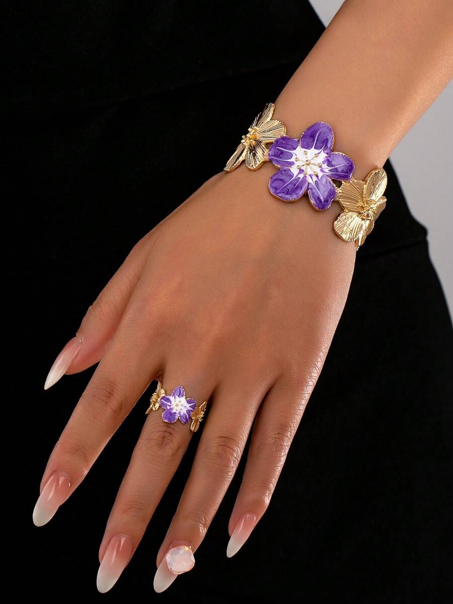 1 Set (1 Brazalete dorado y 1 Anillo grueso) Combinación de brazalete dorado con grabado floral vintage y anillo floral grueso, duradero para el verano, adecuado para uso diario de mujeres, vacaciones, reuniones y eventos - Morado - Ver 1