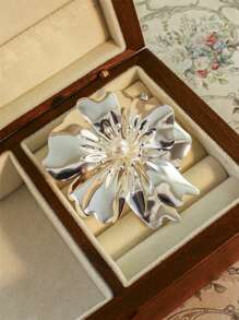 1pc Elegant Metal Flower Brooch With Faux Pearl Center, Fashionable & Sexy, Suitable For Formal Events Or Everyday Wear
