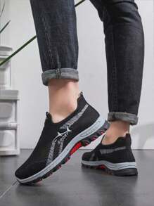 Casual Slip-On Shoes, Lightweight Sports Shoes, Old Beijing Cloth Shoes, Breathable Mesh Shoes, Plus Size Men's Shoes
