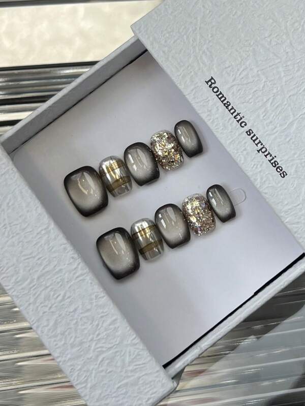 Conjunto de adesivos para unhas curtas quadradas com 10 unidades/pacote, composto por unhas simples de miçangas de vidro pretas em formato de olho de gato, padrão xadrez espelhado pintado à mão com lantejoulas deslumbrantes, design elegante e versátil, adequado para uso diário, férias, festas e presentes