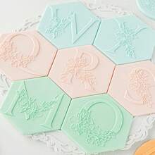 A-Z 26 Letter Cookie DIY Printing Embossing Mold Acrylic Alphabet Capitalize Name Embosser Fondant Stamp Wedding Cake Decor Biscuits Cake Baking Tool Accessories For Birthday Bridal Shower Wedding Party Favor Supplies