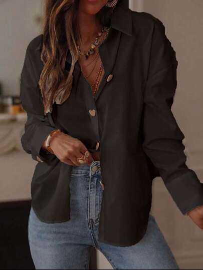 Chemise élégante et décontractée pour femme de couleur unie avec un design de boutons en forme de cœur