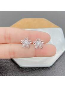Dainty Rose Gold Flower Cartilage Earrings – Elegant 5-Petal Floral Studs With Sparkling Cubic Zirconia, Lightweight & Comfortable For Helix, Tragus, Lobe, Or Cartilage Piercings – Delicate And Feminine Jewelry For Daily Wear, Work, Parties – Secure Post Backs, Perfect Gift For Women, Teen Girls, Friends On Birthdays, Holidays, Or Anniversaries