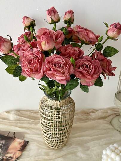 3支复古风格仿真玫瑰花，饰以逼真的花朵和花苞，情人节礼物