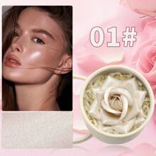 Rubor en relieve 3D en forma de rosa, que realza el tono natural del cutis de manera sutil, con pétalos pequeños, ideal para un maquillaje natural y de fácil aplicación