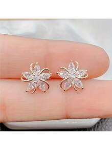 Dainty Rose Gold Flower Cartilage Earrings – Elegant 5-Petal Floral Studs With Sparkling Cubic Zirconia, Lightweight & Comfortable For Helix, Tragus, Lobe, Or Cartilage Piercings – Delicate And Feminine Jewelry For Daily Wear, Work, Parties – Secure Post Backs, Perfect Gift For Women, Teen Girls, Friends On Birthdays, Holidays, Or Anniversaries