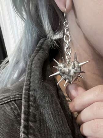 2pcs Spiked Heart Chain Earrings, Fashionable Metal Silver Color Pendant Chain Earrings For Women, Suitable For Parties, Gatherings, Special Events