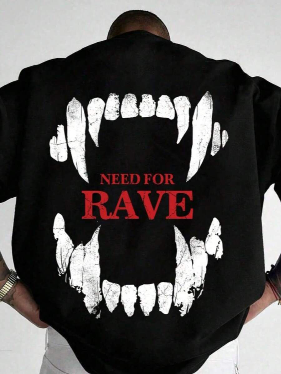 Playera Negra Hombre Estilo Urbano Gótico | "Need for Rave" | Poliéster Suave con Estampado de Colmillos Vampiro - Negro - Ver 1