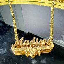 Individuell gefertigter glänzender zweischichtiger Namensketten- und Ohrringset, personalisierte Boho-Stil Bambusknotenohrringe, mattierte Edelstahl-Buchstaben-Herzform-3D-Paar-Halskette, Muttertagsgeschenk, bleibendes Geschenk für sie