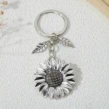 1pc Minimalist Sunflower & Leaf Shaped Keychain, Zinc Alloy Realistic Plant Decor Double-Sided Sunflower Key Chain, Suitable As Gifts And Bag/Car Key Accessories Christmas