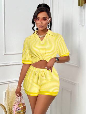 Conjunto feminino casual de duas peças, blusa curta listrada com decote em V e malha waffle para férias