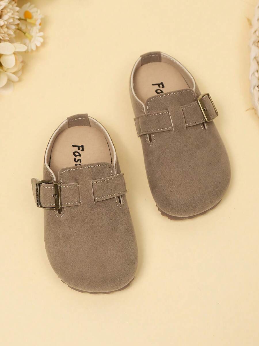 1 双儿童防滑软底休闲平底一脚蹬鞋，适合春夏季户外穿着