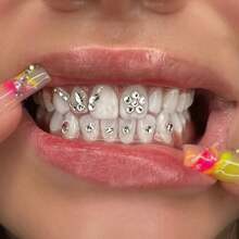Set de 18 piezas de decoración en forma de mariposa y corazón para dientes, accesorios elegantes de DIY para dientes para mujeres en fiestas, graduaciones y bailes de graduación (sin pegamento)