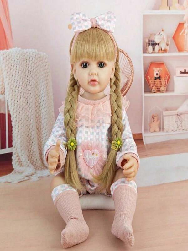 Muñeco reborn de 22 pulgadas vestido con tela escocesa rosa, con trenzas adornadas con flores - perfecto para regalar y coleccionar