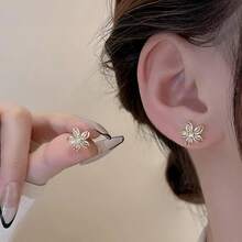 1 Pc Lightweight Floral Stud Earrings For Daily Wear - Sparkling Cubic Zirconia In Rose Gold, Comfort Fit Stainless Steel Backs, Delicate - Nhiều màu - Xem 2