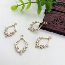1 pieza/2 piezas/4 piezas Colgante con forma de rombo enchapado en latón vintage con circonita cúbica, suministros de artesanía de joyería DIY para pendientes