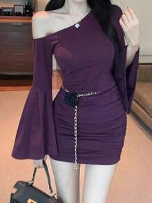 Mujeres Vestidos Cortos Slant Shoulder Flared Manga Plisada Slim Hip Vestidos - Morado - Ver 2