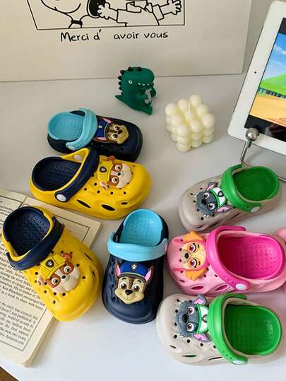 Paw Patrol 一双汪汪队立大功木屐，适合户外和居家穿着。汪汪队立大功木屐拖鞋，防水，男女童皆宜 - Chase 和 Mar Shall 图案，带绑带，包头设计（适合 2 至 7 岁儿童）。圣诞节、万圣节、节日用品、节日装饰、感恩节、返校季、秋冬季保暖、闺蜜节、小狗、嘉年华、派对装饰、鞋子、春夏精选、伴娘礼物、房间、卧室装饰、海滩、旅行、男士、女士、度假