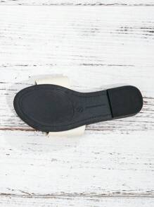 Sandalias planas de moda para mujer de primavera/verano, elegantes sandalias planas minimalistas color beige, sandalias de estilo europeo y americano, zapatillas de mujer con decoración de flores blancas