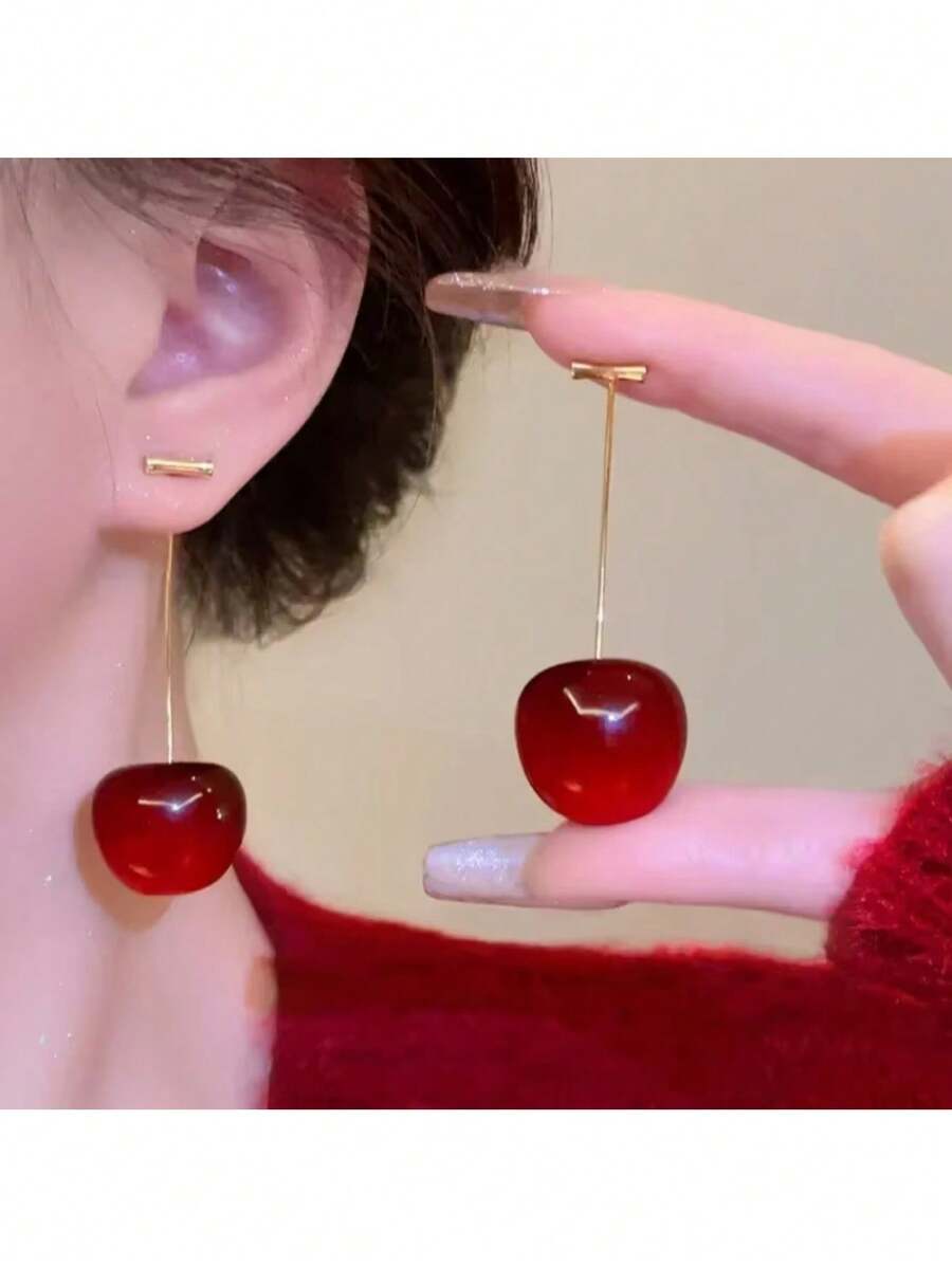 Bold Oversized Cherry Drop Earrings With Eye-Catching Large Glossy Red Cherries And Elegant Gold Tone Stems, Lightweight Design For Comfortable All-Day Wear, Adds A Fun And Whimsical Touch To Any Outfit, Perfect For Summer Festivals, Parties, Casual Days, Costume Events, And Unique Style Expression, Secure Stud Backs For Safety, Makes A Wonderful Gift For Teen Girls And Women Who Love Statement Jewelry And Playful Accessories. - 彩色 - 查看 1