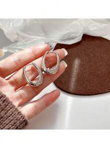 Chunky Thick Gold Hoop Earrings For Women – Bold And Contemporary Statement Jewelry With Sleek Polished Finish – Lightweight And Easy To Wear For Everyday, Office, Or Special Events – Secure Clasp For Worry-Free Comfort – Ideal For Enhancing Any Outfit With Confidence And Style – Great Gift Idea For Fashion-Forward Women And Teen Girls Who Appreciate Modern Elegance