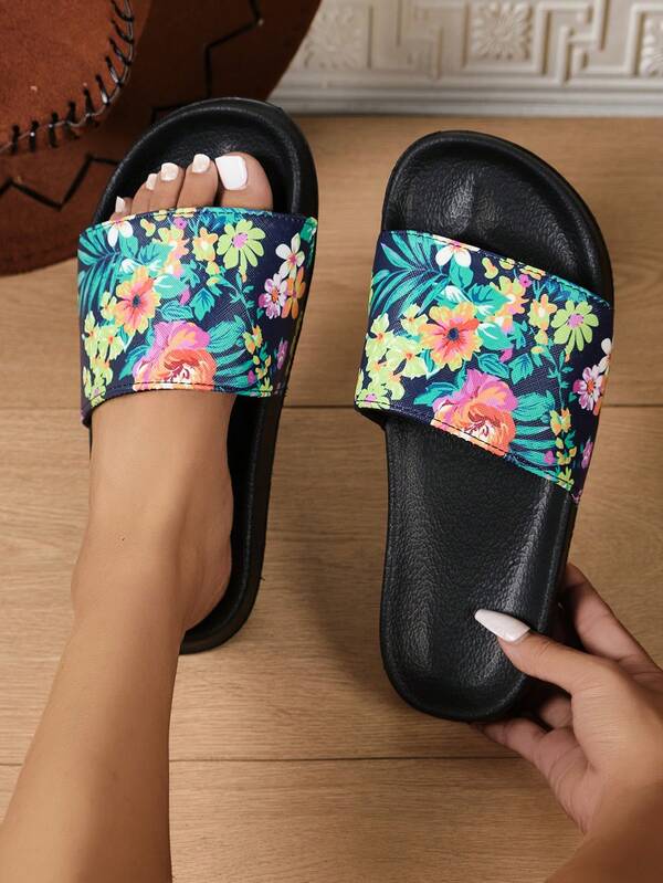 Novos chinelos da moda para mulheres, leves, personalizados, versáteis, confortáveis, macios, respiráveis, antiderrapantes e com absorção de choque.