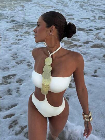 Traje de baño de una pieza para mujer con cuello envolvente decorado con lentejuelas redondas de color blanco puro, de estilo lujoso y elegante, ideal para vacaciones en la playa, al estilo europeo y americano