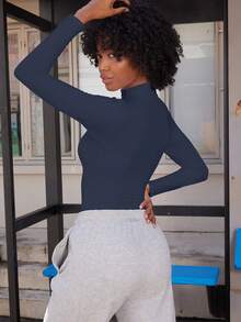 YEOREO Long Sleeve Workout Crop Mock Thermal Turtle Necks Double Lined Base Layer Tops Running Gym Shirts Women Sariah Underscrub Y2k Undershirt  Gym Clothes Women Tops Active Wear Women Workout Tops Gym Clothes - 深藍 - 查看 7