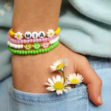 Bracelet à la marguerite charmant et personnalisé : accessoire parfait pour le printemps/été, bracelet numérique personnalisé, bracelet de date numérique spécial, bracelet de perles personnalisable, cadeau de bijoux pour elle, bracelet de perles personnalisable