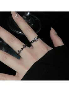 2pc Gothic Black Branch Ring Set Featuring Two Intricately Designed Black Metal Rings With Nature-Inspired Branch Motifs, One Adorned With A Clear Crystal Snowflake Or Floral Accent And The Other With Subtle Purple Gemstone Sparkle, Adjustable Open Bands Fit Most Fingers Comfortably, Ideal For Everyday Wear, Gothic Outfits, Costume Parties, And Unique Style Expression, A Captivating Gift For Women And Teen Girls. - 彩色 - 查看 6