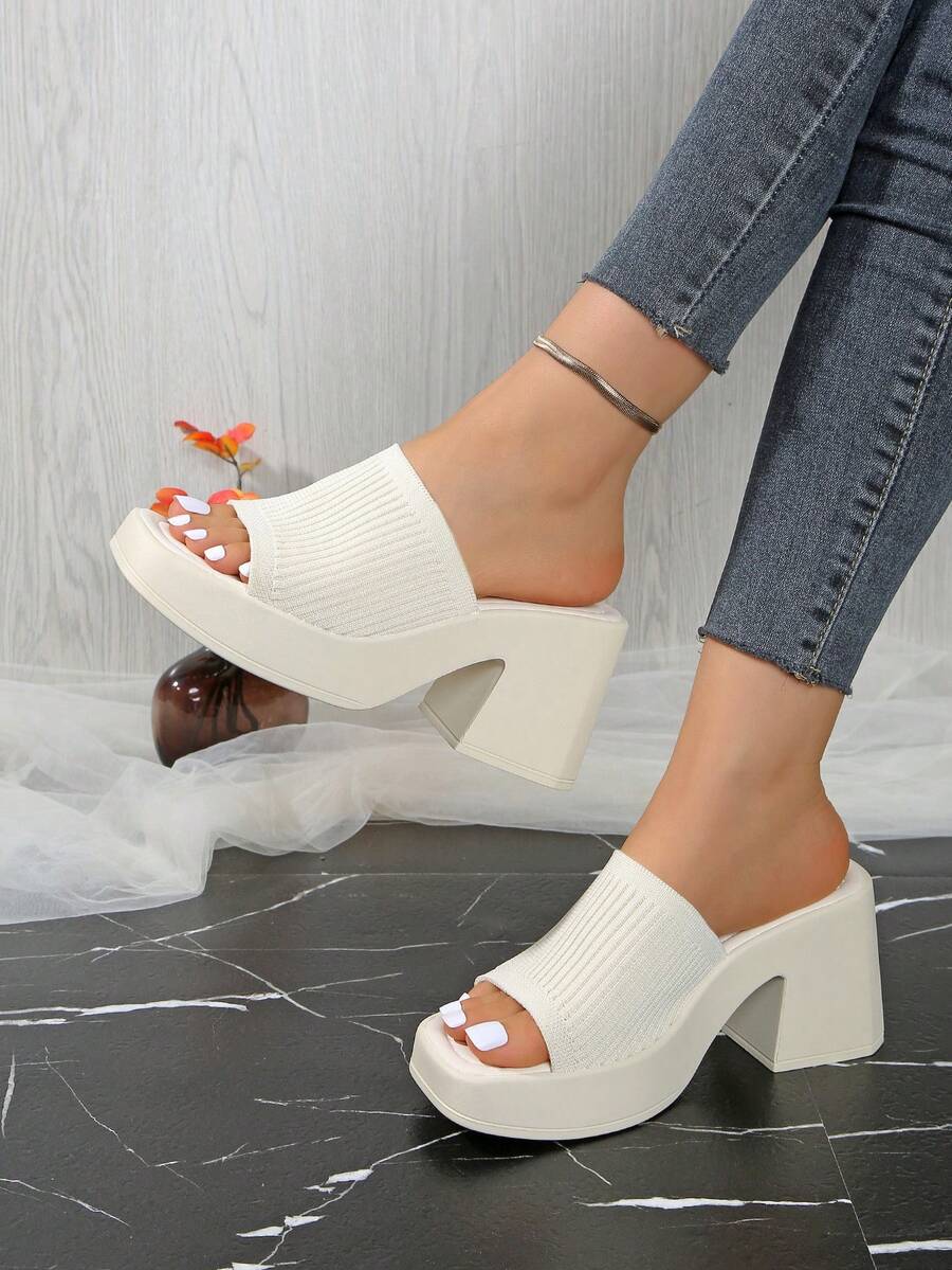 Sandal Mule Rajut Warna Putih Gading dengan Ujung Terbuka, Ujung Persegi dengan Hak Wedges dan Sol Tebal, Sandal Hak Tinggi Serbaguna untuk Pantai dan Pesta