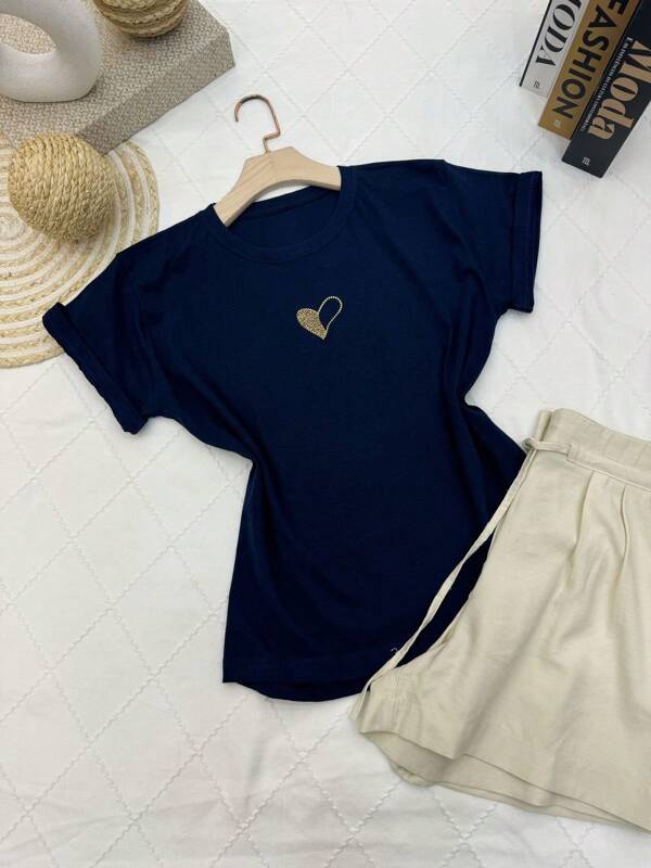 Camiseta Feminina Básica com Estampa de Coração - Conforto e Estilo