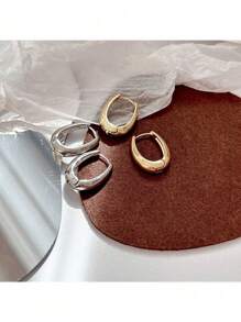Chunky Thick Gold Hoop Earrings For Women – Bold And Contemporary Statement Jewelry With Sleek Polished Finish – Lightweight And Easy To Wear For Everyday, Office, Or Special Events – Secure Clasp For Worry-Free Comfort – Ideal For Enhancing Any Outfit With Confidence And Style – Great Gift Idea For Fashion-Forward Women And Teen Girls Who Appreciate Modern Elegance