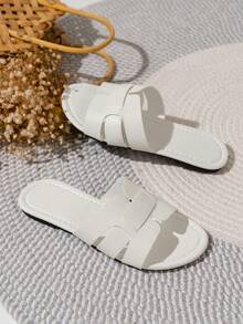 女士宽版蛇纹系带平底凉鞋，畅销款，春夏户外度假休闲穿着，舒适夏日鞋履。时尚露趾设计，透气性佳，百搭休闲凉鞋，可搭配任何服装。时尚法式女鞋，适合连衣裙、沙滩装、蜜月装、波西米亚风，系带平底休闲鞋，沙滩凉鞋 - 白色 - 查看 6