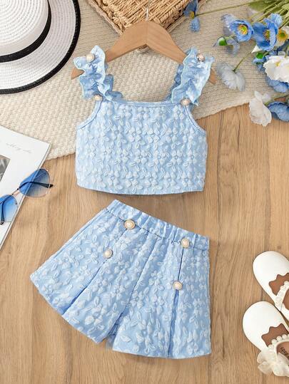 女孩夏季时尚服装，蓝色压花荷叶边珍珠纽扣吊带背心上衣 + 蓝色压花珍珠纽扣短裤，时尚套装，适合日常休闲穿着