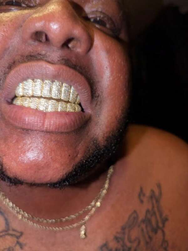 THATBOY A Pair Of 18K Golden Plated Cyberpunk Bachelorette Party Halloween Blingbling Honeycomb Jumbo Upper Lower Teeth Hip Hop Teeth Grillz With Sparkly Cubic Zirconia, Unisex Party Decorative Gift Copper Jewelry Rapper Jewelry Cosplayer Costume Accessory
