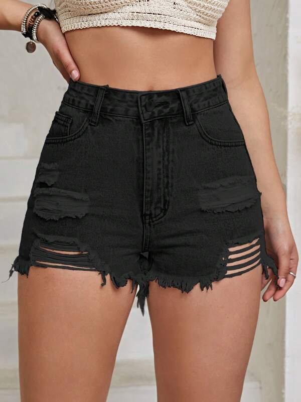 Pantalones cortos vaqueros desgastados y rotos con borde deshilachado, estilo de ropa urbana casual para adolescentes
