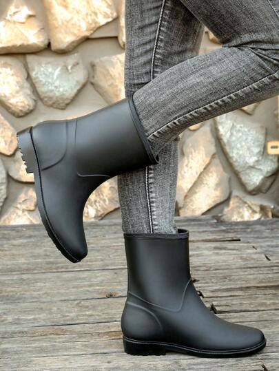 Botas de lluvia de estilo punk para mujer - Suela de goma básica, impermeables para uso en exteriores e interiores. Este estilo tiene un ajuste ceñido. Para un uso talla grande cómodo, se recomienda elegir una talla talla grande grande.