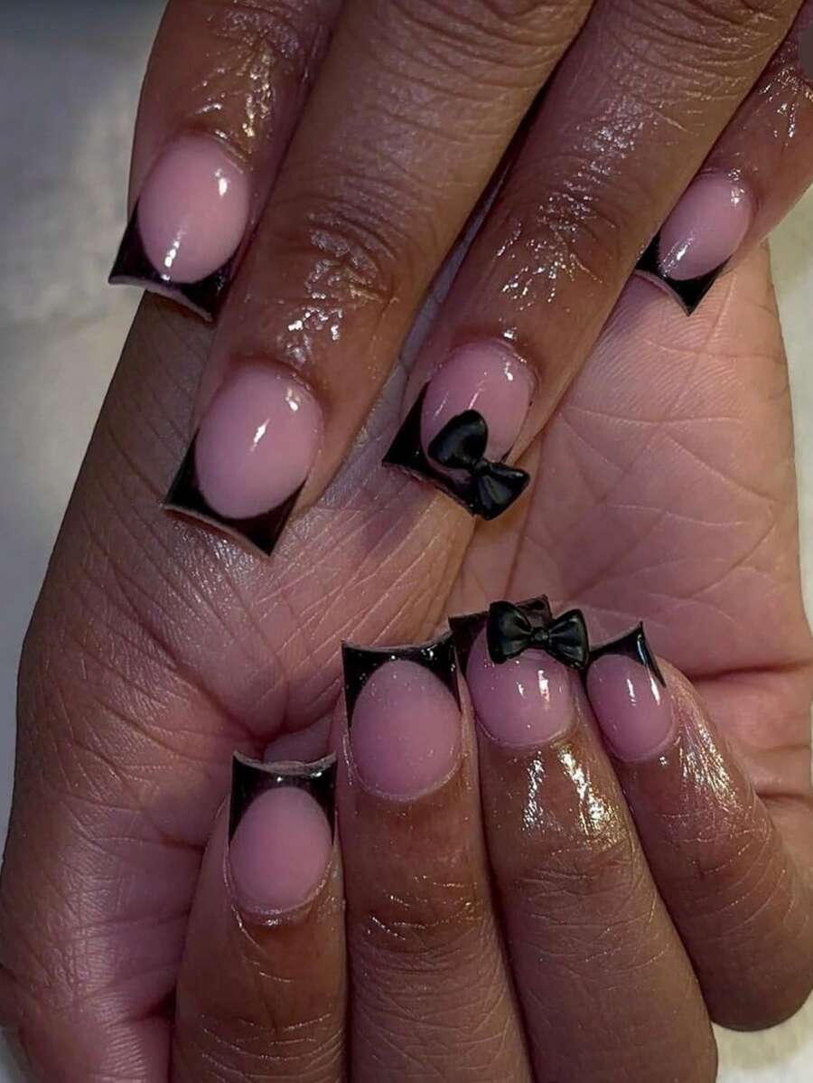 Instantly Enhances Your Charm 24pcs Press On Nails Short Classic Black French Tip Nails, Y2K Nail Art, Fashionable And Simple Short Square Nails, 3D Three-Dimensional Black Bow Decoration, Personalized Hot Girl, Detachable Press On Fake Nails, Casual Daily Nail Set, Suitable For Girls And Women's Daily Life, Beach Parties, Street Rock, Music Festival Nail Supplies