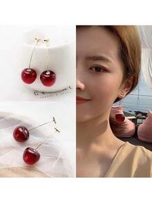 Bold Oversized Cherry Drop Earrings With Eye-Catching Large Glossy Red Cherries And Elegant Gold Tone Stems, Lightweight Design For Comfortable All-Day Wear, Adds A Fun And Whimsical Touch To Any Outfit, Perfect For Summer Festivals, Parties, Casual Days, Costume Events, And Unique Style Expression, Secure Stud Backs For Safety, Makes A Wonderful Gift For Teen Girls And Women Who Love Statement Jewelry And Playful Accessories. - 彩色 - 查看 3