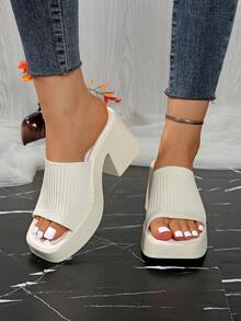 Sandal Mule Rajut Warna Putih Gading dengan Ujung Terbuka, Ujung Persegi dengan Hak Wedges dan Sol Tebal, Sandal Hak Tinggi Serbaguna untuk Pantai dan Pesta - Krem - View 3