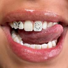Set de 18 piezas de decoración en forma de mariposa y corazón para dientes, accesorios elegantes de DIY para dientes para mujeres en fiestas, graduaciones y bailes de graduación (sin pegamento)