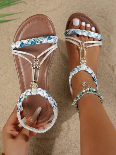 Damen Neuheit Silber Sommer Mode Bunte Gewebte Römische Sandalen, mit goldenen Perlen und Strass Verzierung, zeigen Strandresort Atmosphäre, Lässig Outdoor Retro Boho Stil empfohlen von Influencern, vielseitige Flache Sandalen zum Kombinieren mit Kleidern